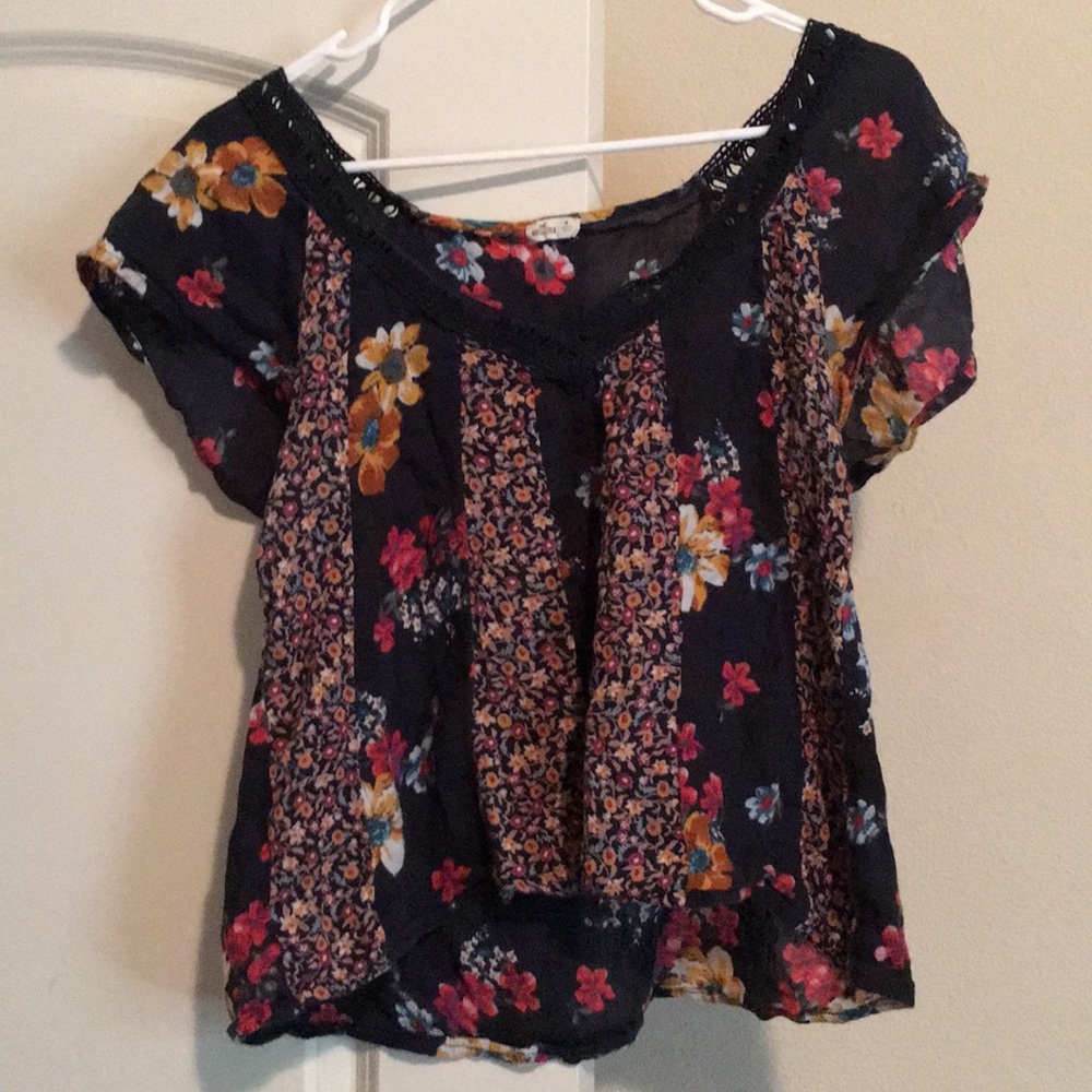 Hollister flower loose crop top